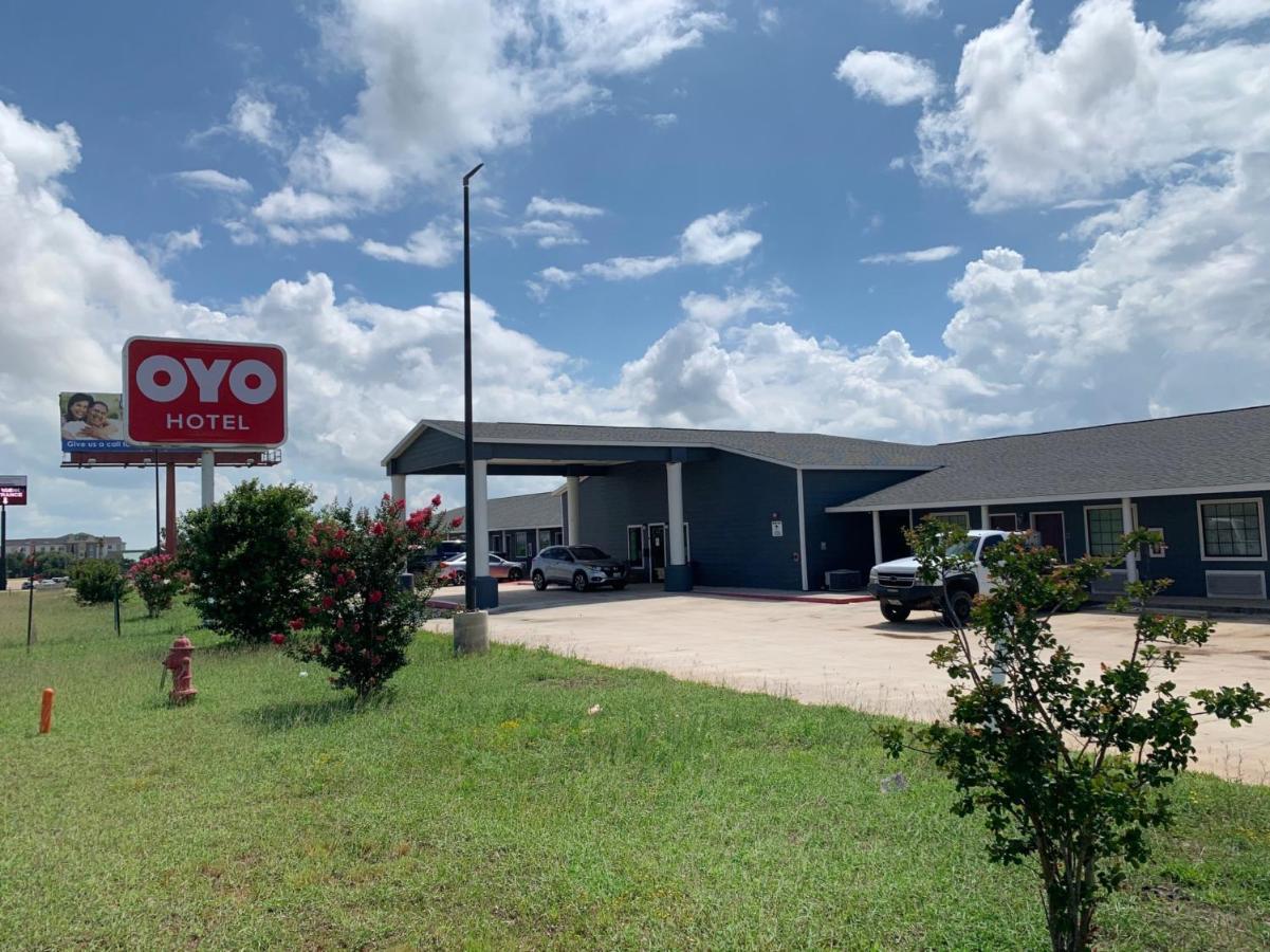 Oyo Hotel Pearsall I-35 West Kültér fotó