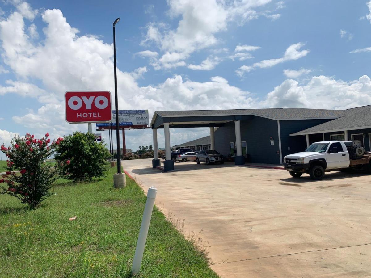 Oyo Hotel Pearsall I-35 West Kültér fotó