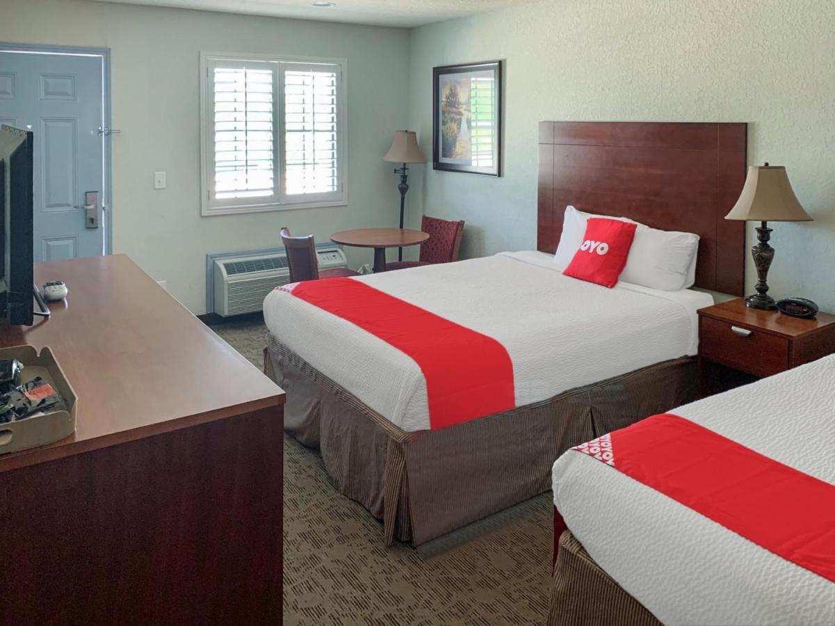Oyo Hotel Pearsall I-35 West Kültér fotó