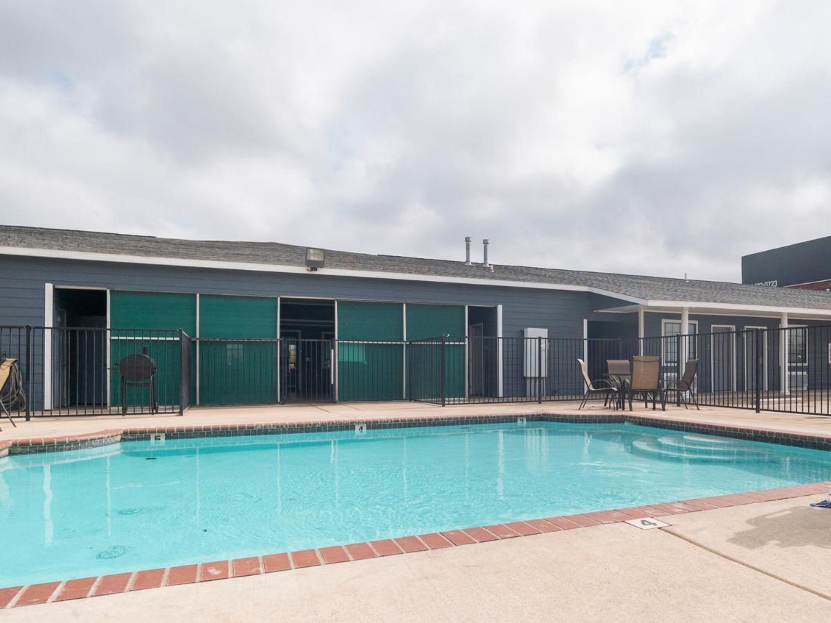 Oyo Hotel Pearsall I-35 West Kültér fotó