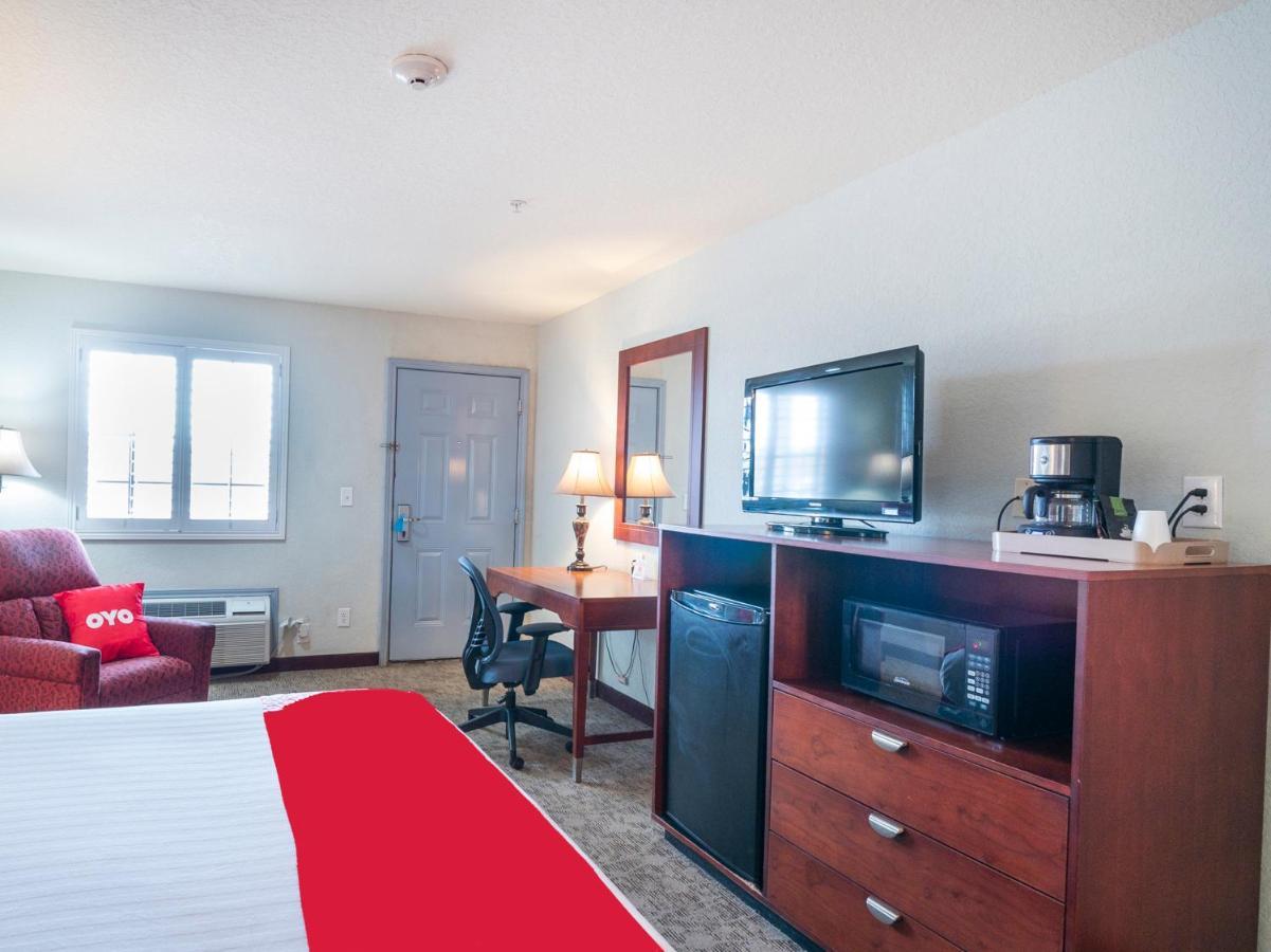 Oyo Hotel Pearsall I-35 West Kültér fotó