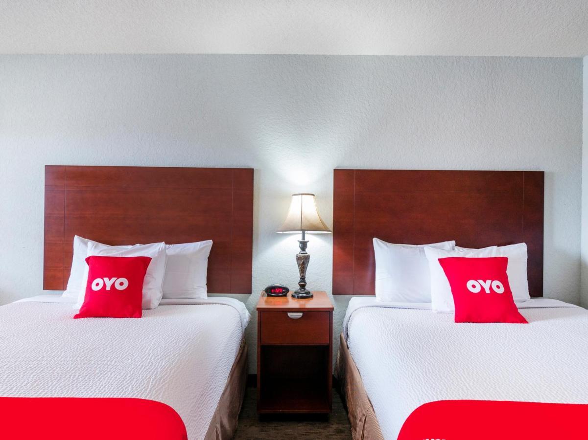 Oyo Hotel Pearsall I-35 West Kültér fotó