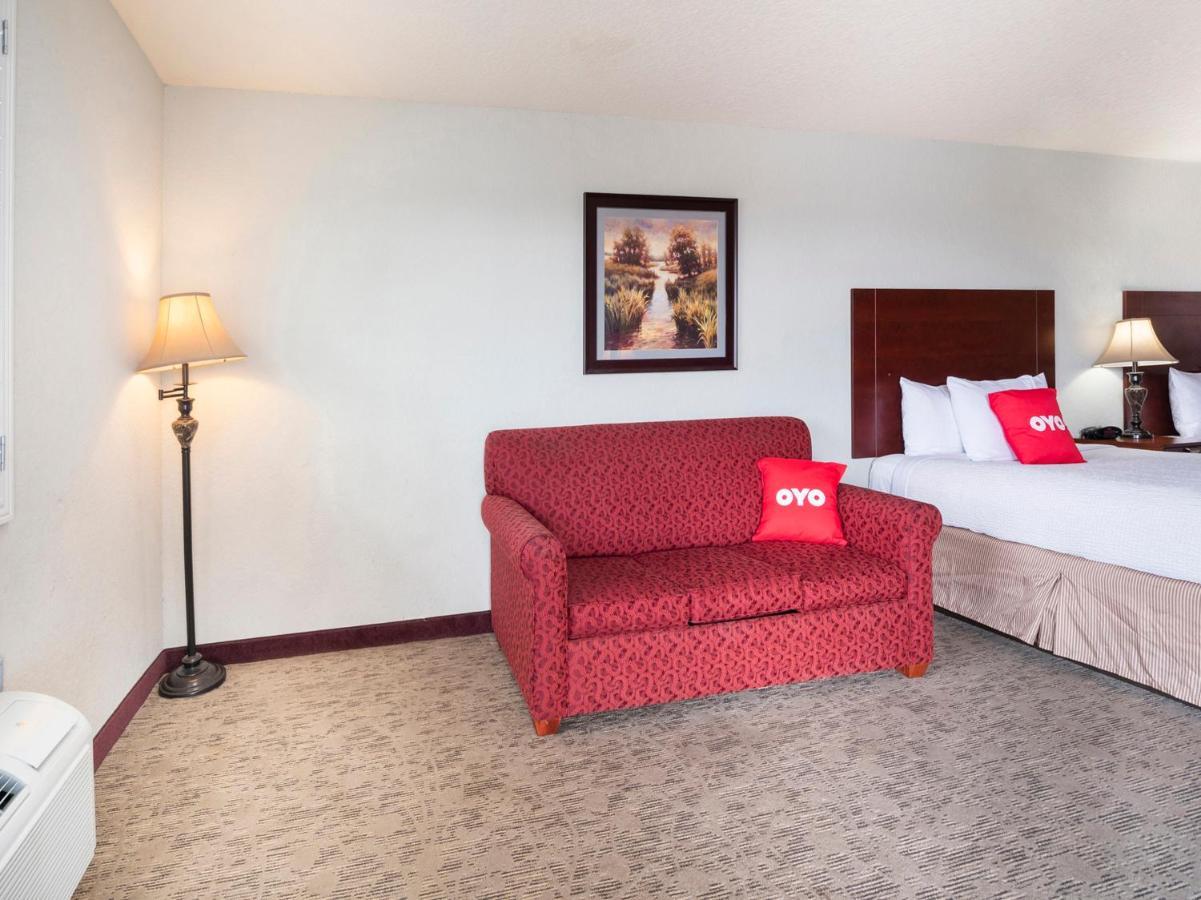Oyo Hotel Pearsall I-35 West Kültér fotó
